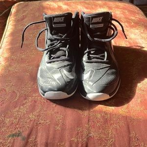 Nike team hustle D7 used high top black sneakers